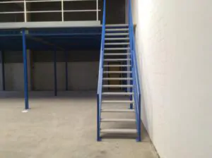 De beukenhouten trap, een sieraad in je winkel of opslagruimte