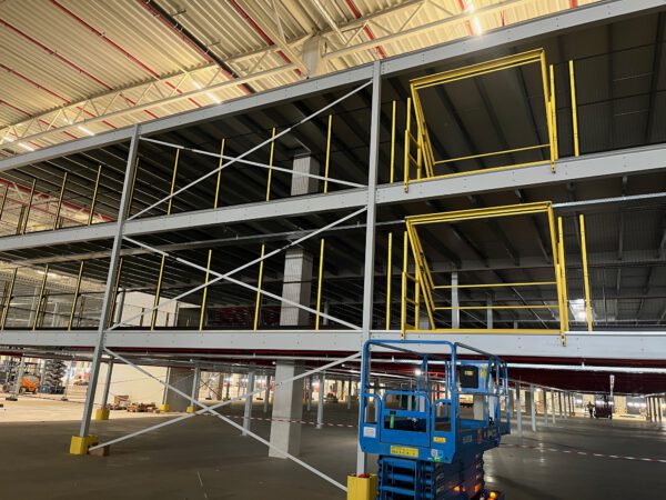 OP = OP KANTELHEK VOOR PALLETOPSTEEKPLAATS, MAXIMALE INZETHOOGTE 1.5M (nog 5 stuks)