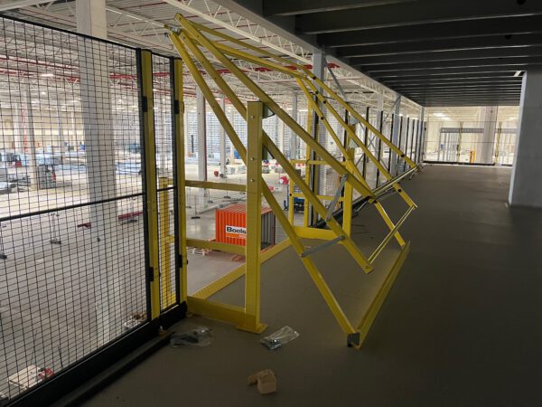 OP = OP KANTELHEK VOOR PALLETOPSTEEKPLAATS, MAXIMALE INZETHOOGTE 1.5M (nog 5 stuks)