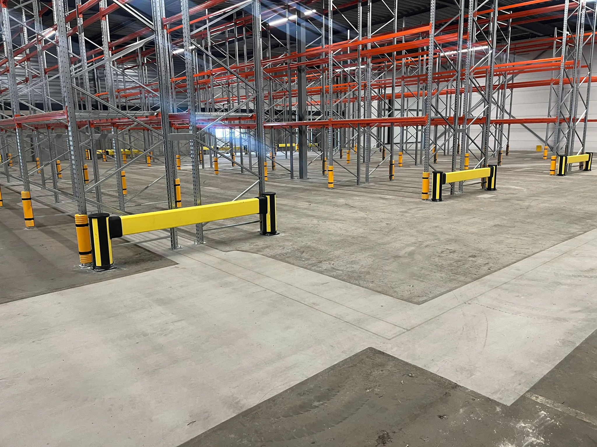 1 LOSSE AANRIJBEVEILIGING, VAN 2,5 M BREED EN 0,61M HOOG (kunststof) - Afbeelding 2