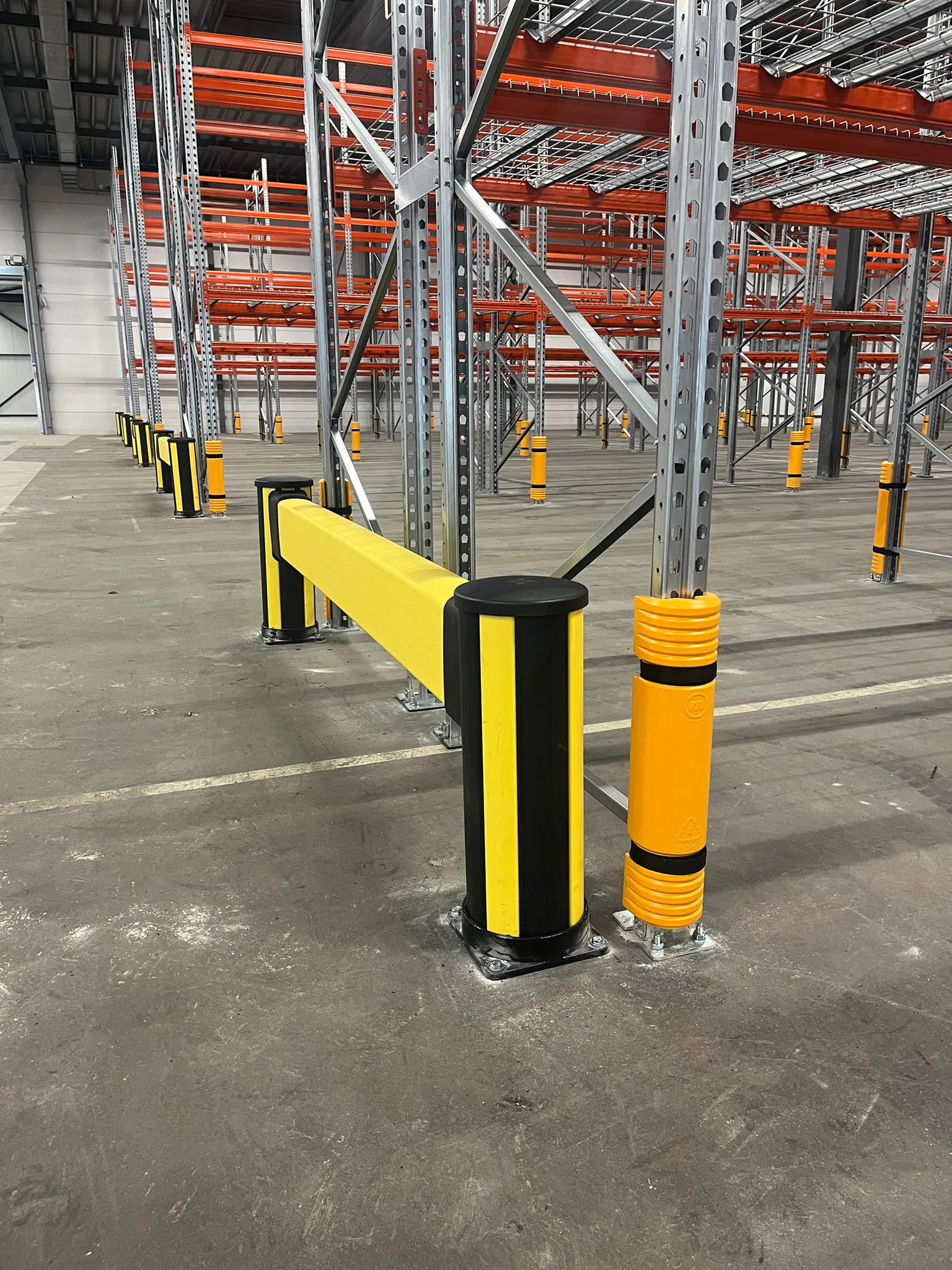 1 LOSSE AANRIJBEVEILIGING, VAN 2,5 M BREED EN 0,61M HOOG (kunststof) - Afbeelding 5