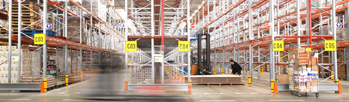 Waarom je palletstellingen niet helemaal vol moet zetten. MeerMagazijn